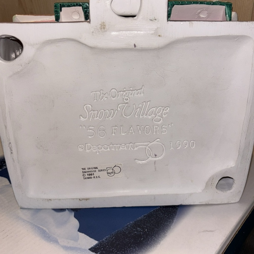 Department 56 ICE CREAM PARLOR - Picture 4 of 5